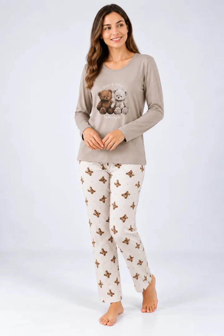 Pijama de dama bej cu maneca lunga si pantaloni lungi albi cu ursi