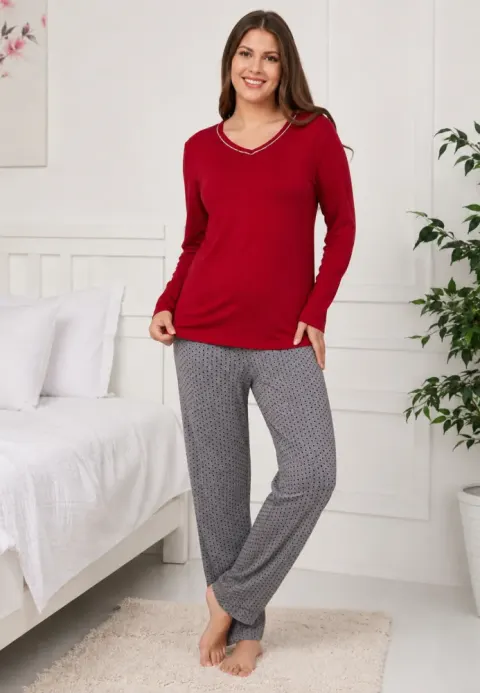 Pijama de dama rosu cu maneca lunga si pantaloni lungi gri cu buline