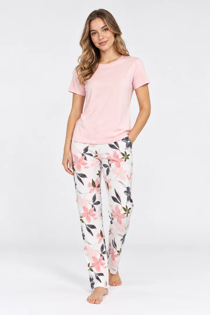 Pijama damă, bluză cu mânecă scurtă și decolteu rotund, pantaloni lungi cu imprimeu floral, culoare somon