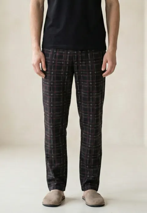 Pantaloni lungi de pijama bărbătești, culoare negru cu dungi vișinii