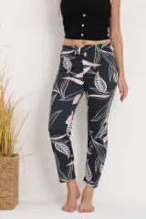 Pantaloni de pijama damă negri cu flori roz