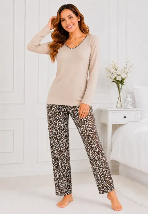 Pijama de dama bej cu maneca lunga si pantaloni lungi leopard