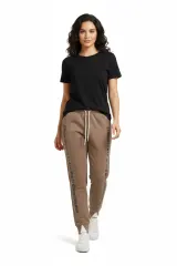 Pantaloni damă maro cu imprimeu lateral „Strong Power”