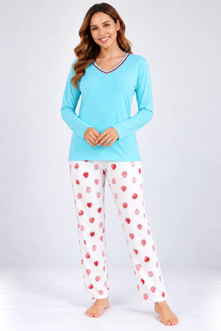 Pijama de dama blue cu maneca lunga si pantaloni lungi alb cu capsuni