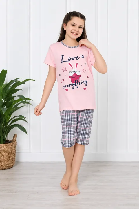 Pijama fetițe cu tricou și pantaloni 3/4 – „Love Is Everything”, roz deschis