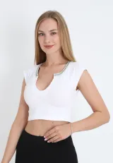 Tricou crop damă cu mânecă scurtă, decolteu adânc și material elastic, alb