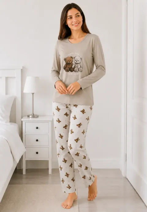 Pijama de dama bej cu maneca lunga si pantaloni lungi albi cu ursi