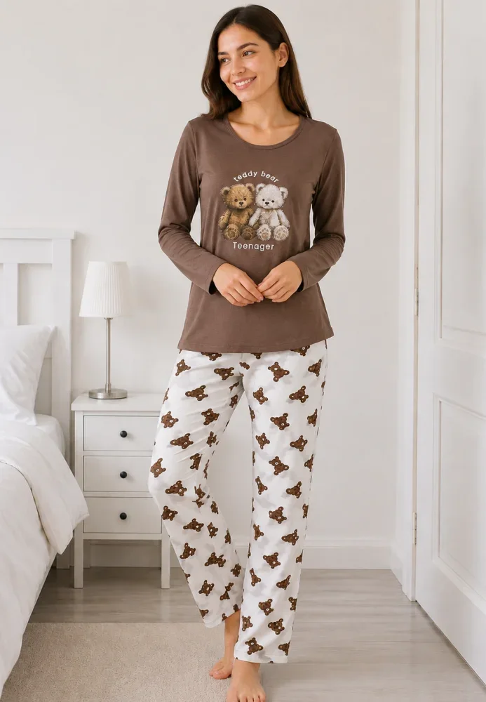 Pijama de dama maro cu maneca lunga si pantaloni lungi albi cu ursi
