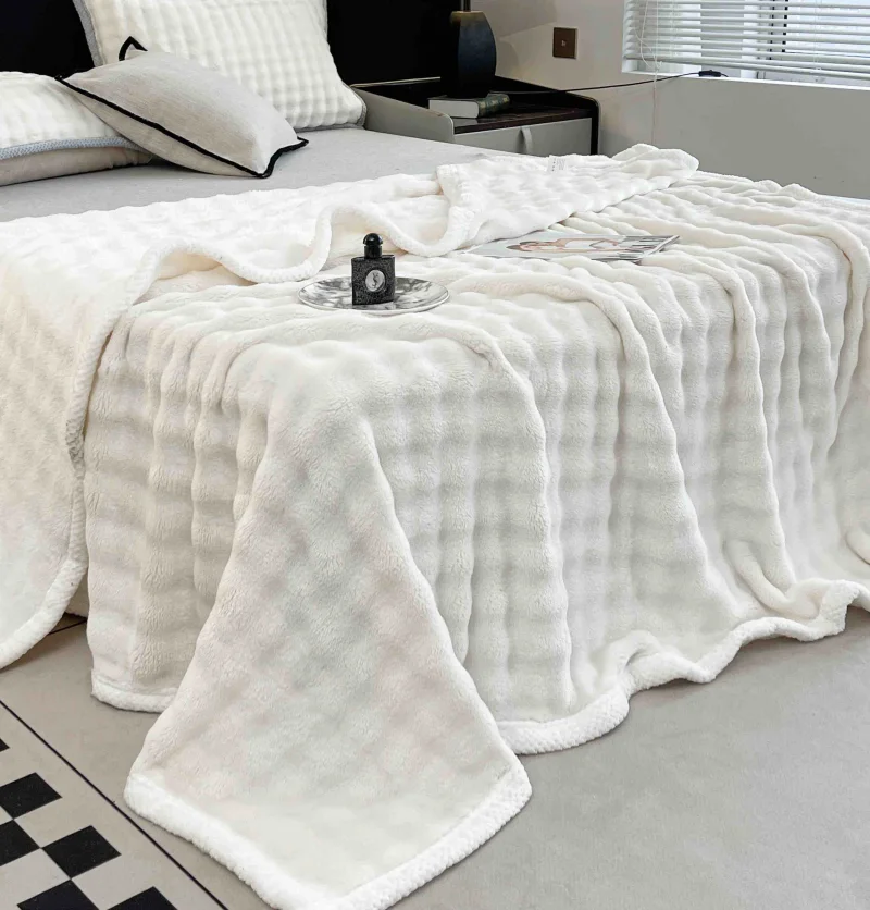 Pătură Cocolino Pufoasă din Microfibră Plușată, cu Bordură Albă, 200x230 cm, Textură Soft