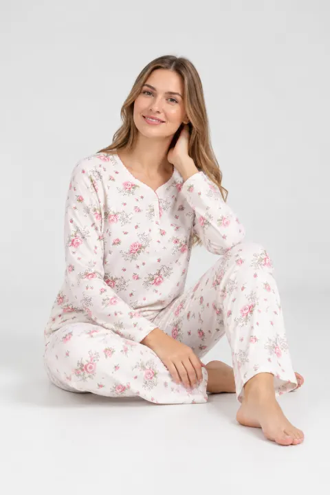 Pijama damă iarnă mărimi mari – albă cu imprimeu flori rosi