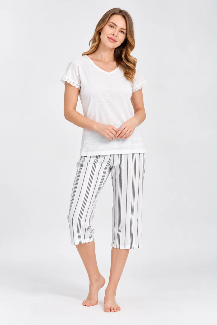 Pijama Dama din Bumbac – Bluza Crem cu Dantelă și Pantaloni Lungi în Dungi