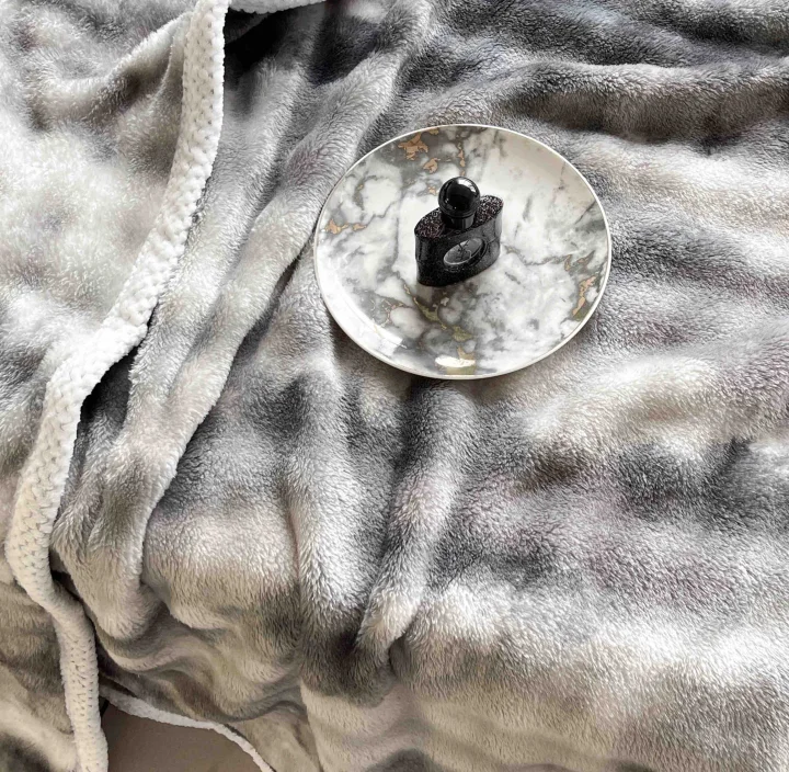 Pătură Cocolino Pufoasă din Microfibră Plușată, cu Bordură Albă, 200x230 cm, Textură Soft