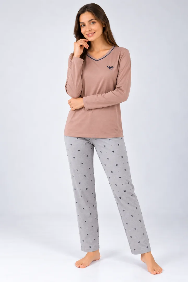 Pijama de dama crem cu maneca lunga si pantaloni lungi gri cu fundite