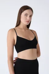 Bustieră damă cu bretele subțiri, material elastic și confortabil, negru