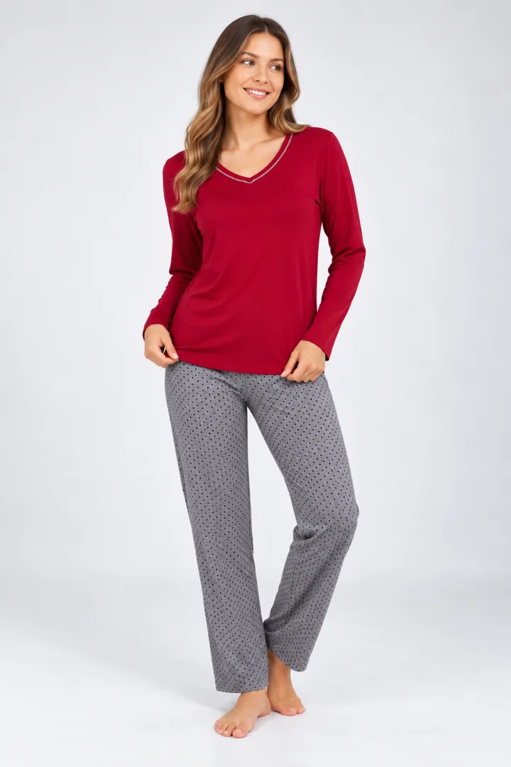 Pijama de dama rosu cu maneca lunga si pantaloni lungi gri cu buline