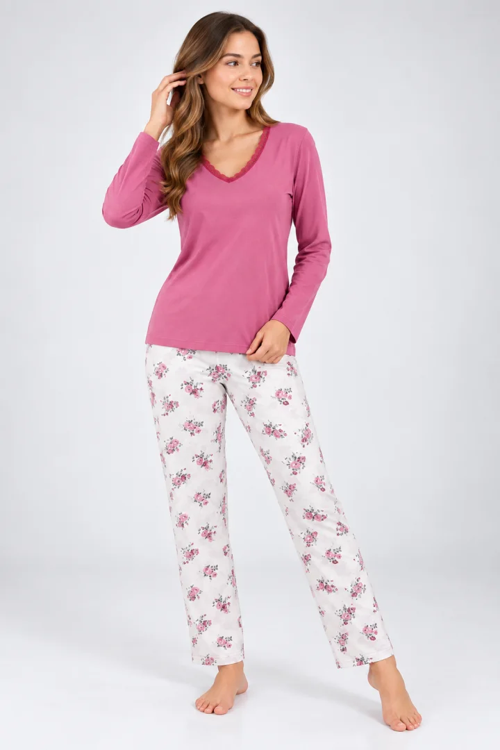 Pijama de dama roz pudra cu maneca lunga si pantaloni lungi albi cu flori