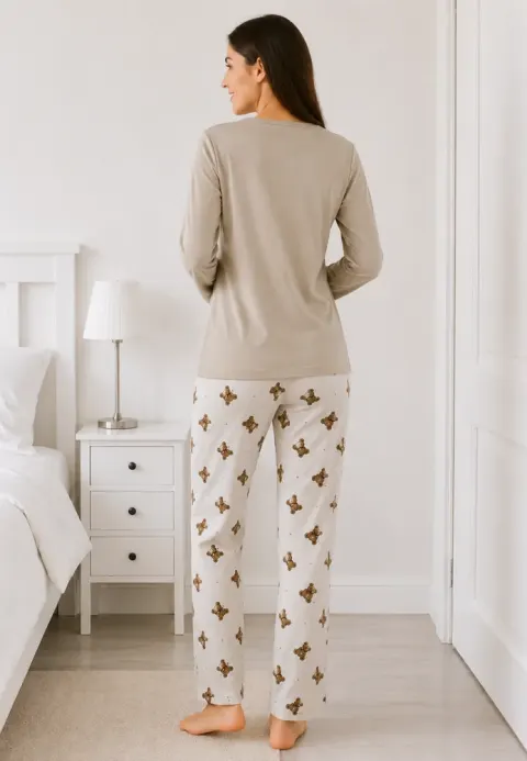 Pijama de dama bej cu maneca lunga si pantaloni lungi albi cu ursi