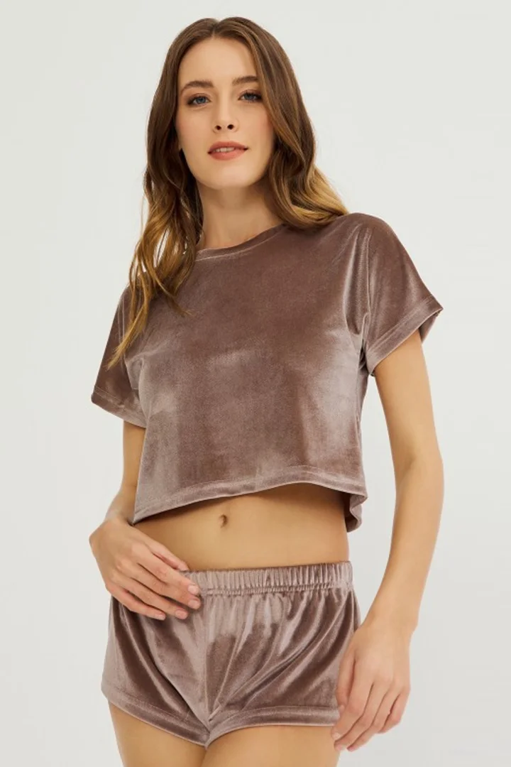 Set damă, tricou și short din catifea, Cafeniu