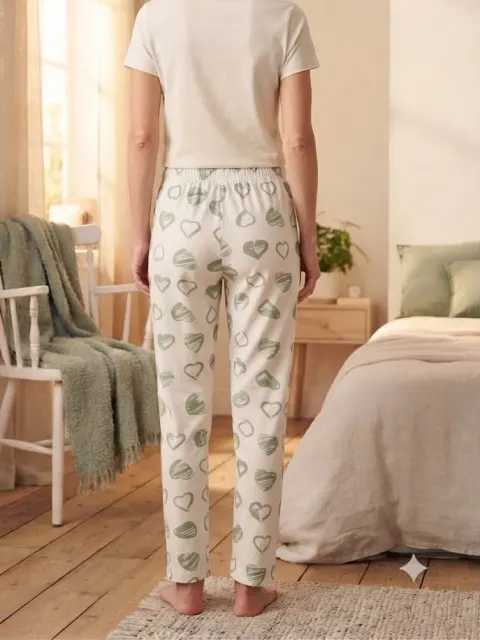 Pantaloni de pijama de dama alb cu inimi verzi
