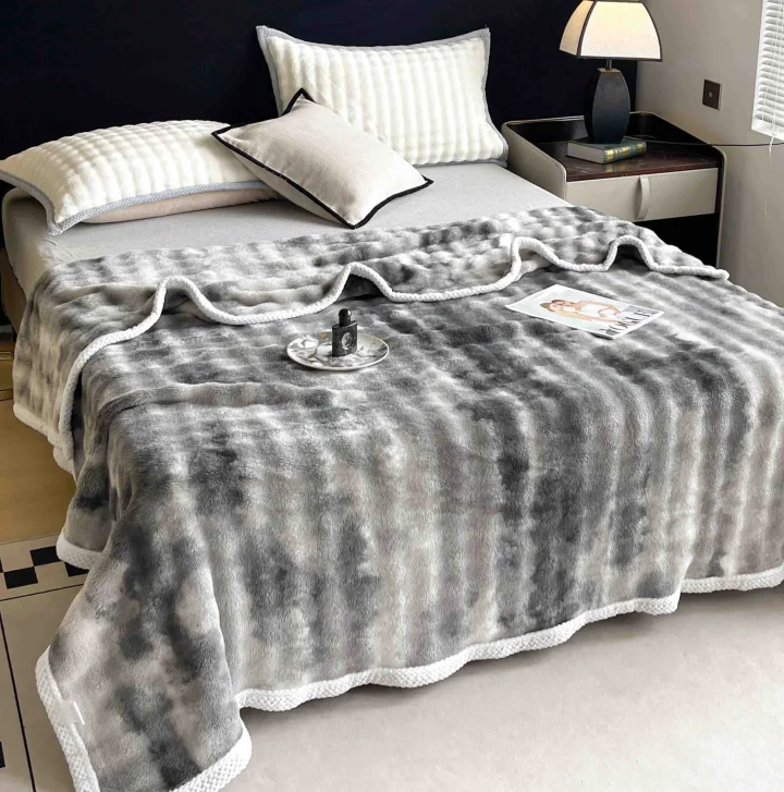 Pătură Cocolino Pufoasă din Microfibră Plușată, cu Bordură Albă, 200x230 cm, Textură Soft