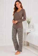 Pijama de dama maro cu maneca lunga si pantaloni lungi leopard