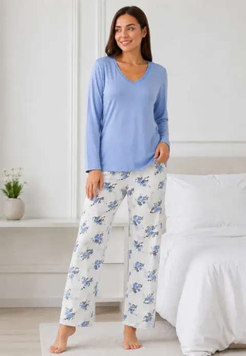 Pijama de dama blue cu maneca lunga si pantaloni lungi albi cu flori