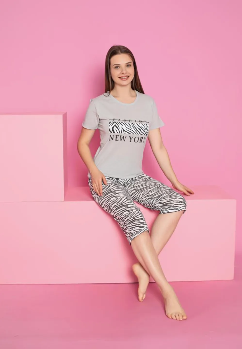 Pijama Damă Bumbac – Mâneca Scurtă și Pantalon 3/4 cu Print Fashion New York - 1