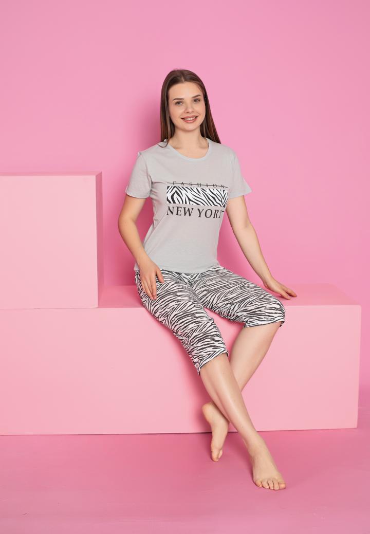 Pijama Damă Bumbac – Mâneca Scurtă și Pantalon 3/4 cu Print Fashion New York