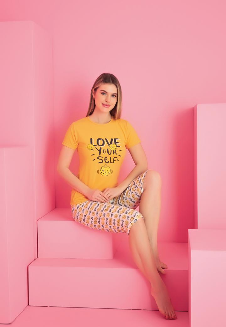 Pijama damă bumbac galben – mânecă scurtă, pantalon 3/4, imprimeu „Love Yourself” hover