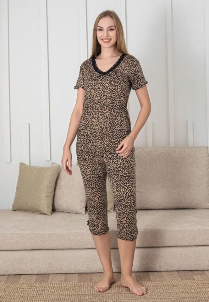 Pijama Dama Bumbac Leopard – Mânecă Scurtă și Pantalon Trei Sferturi