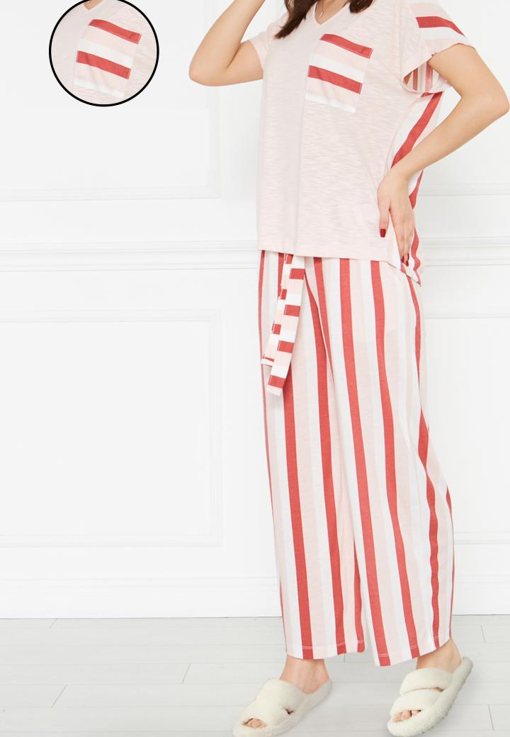 Pijama Dama Bumbac – Mânecă Scurtă, Pantaloni Lungi și Buzunar pe Piept