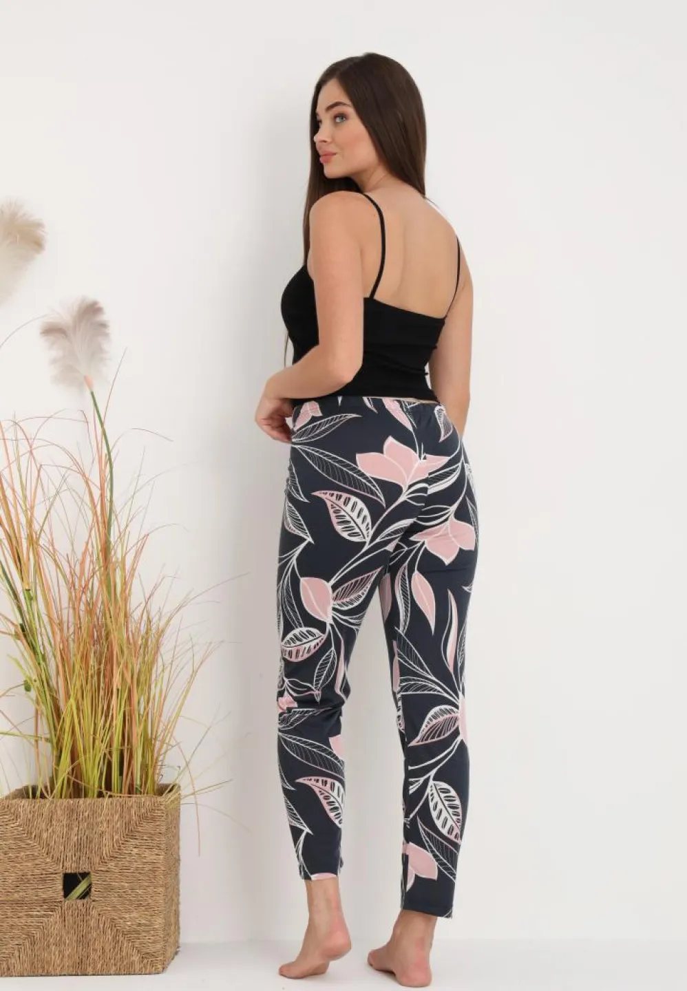 Pantaloni Lungii de Pijama Damă cu Imprimeu Frunze Negru – Confort și Relaxare - 2