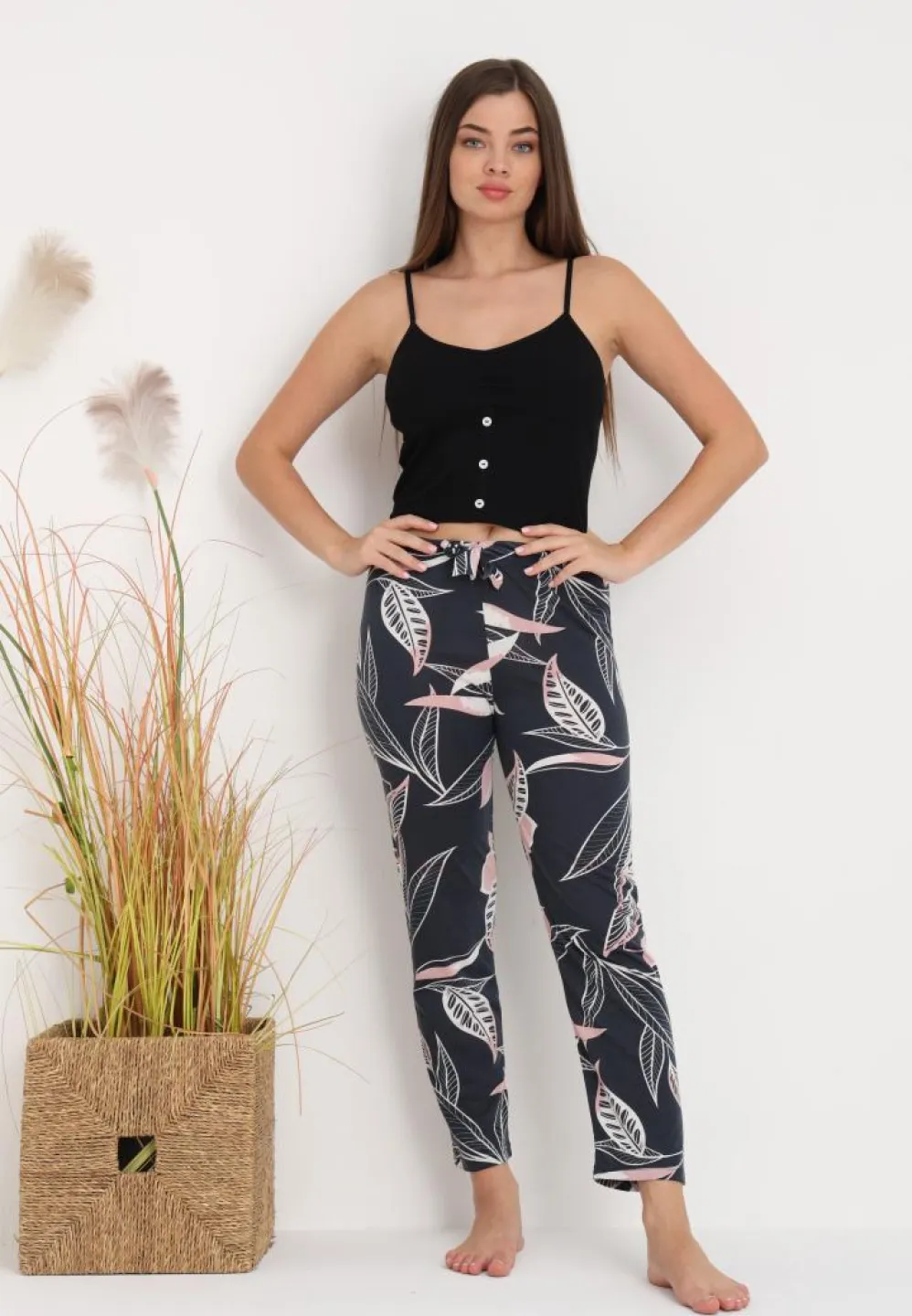 Pantaloni Lungii de Pijama Damă cu Imprimeu Frunze Negru – Confort și Relaxare - 3