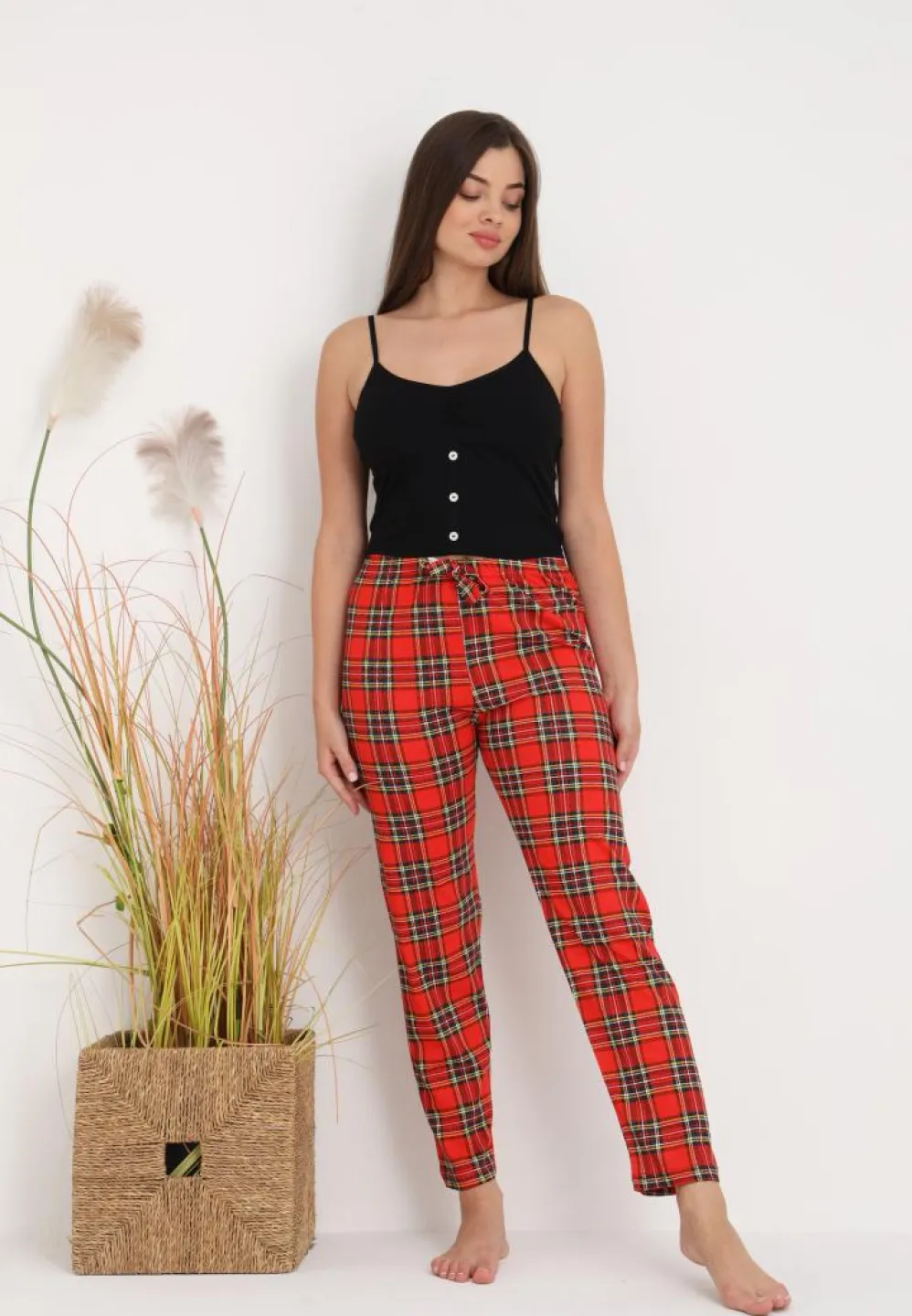 Pantaloni Lungii de Pijama Damă cu Imprimeu Carouri Roșu – Confort și Stil - 1