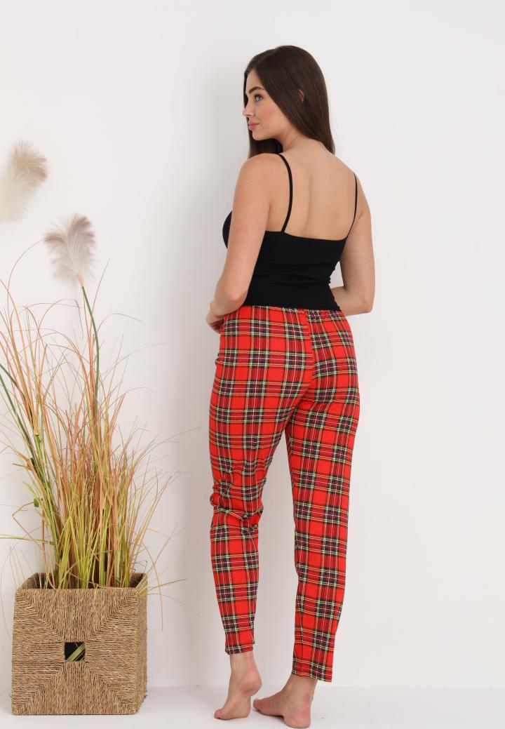 Pantaloni Lungii de Pijama Damă cu Imprimeu Carouri Roșu – Confort și Stil hover