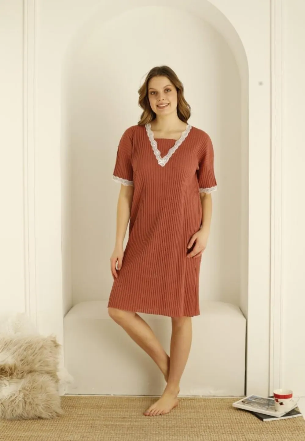 Rochie Dama Plisată cu Dantelă la Gât și Mâneci - 1