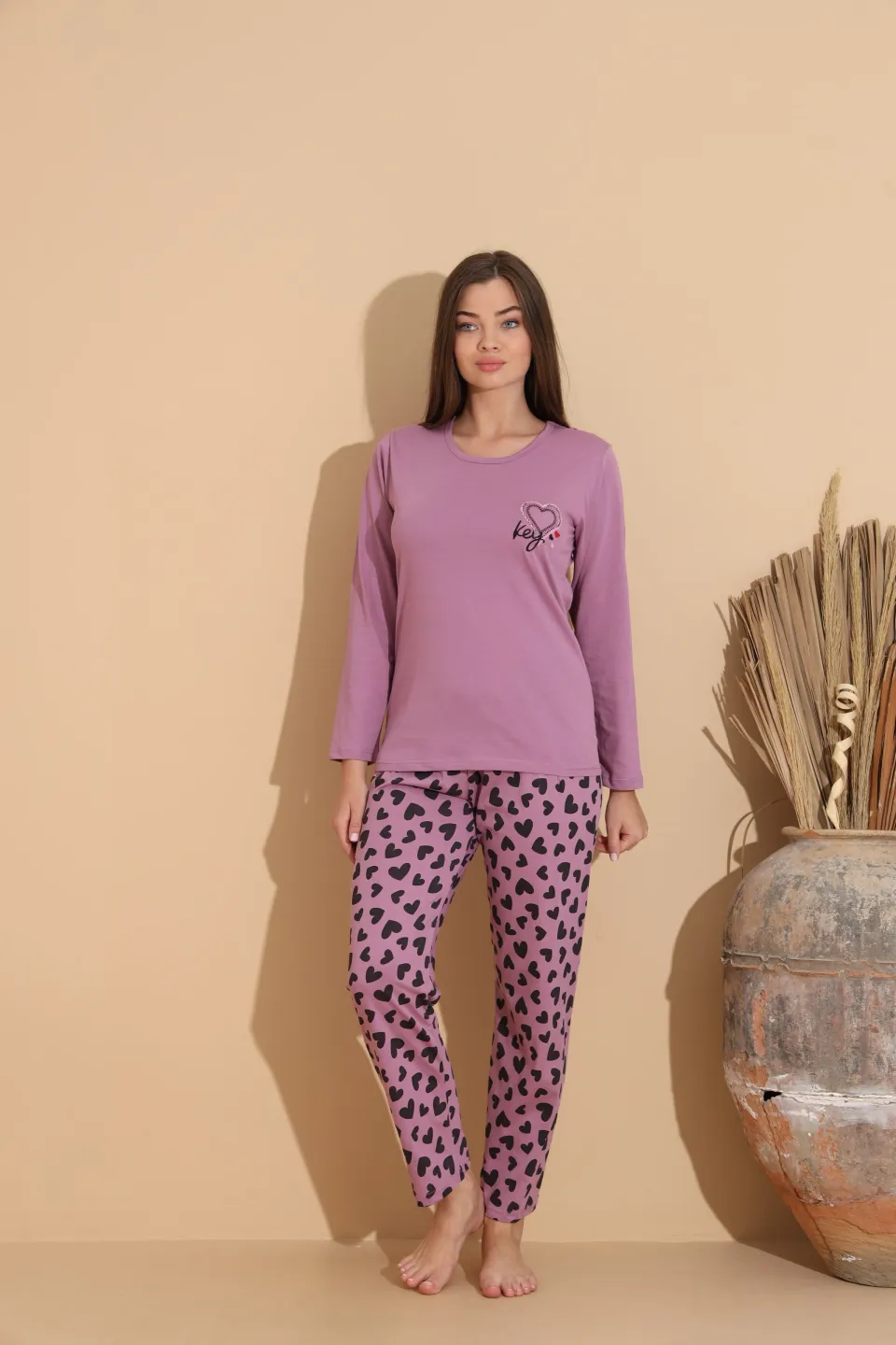 Pijama damă mov cu imprimeu inimă – set elegant cu pantaloni lungi floral - 1