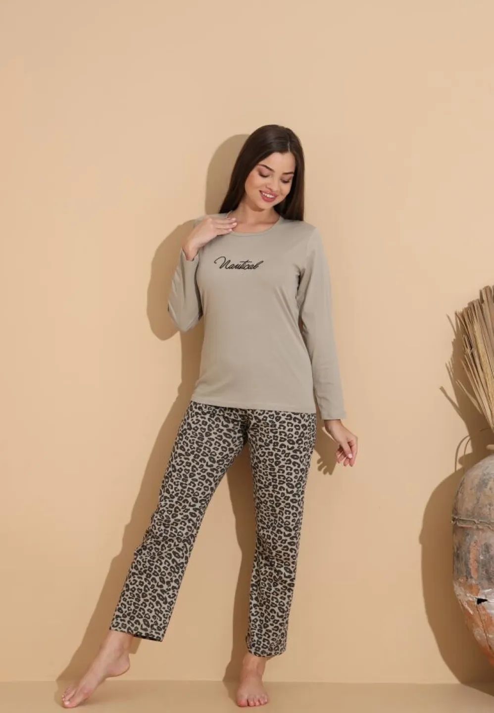 Pijamale damă maro deschis „Mantical” cu pantaloni leopard - 1
