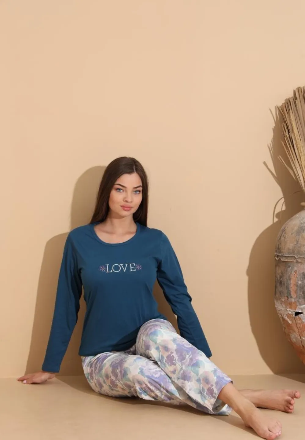 Pijama damă bleumarin, bluză „Love” și pantaloni cu imprimeu floral - 3