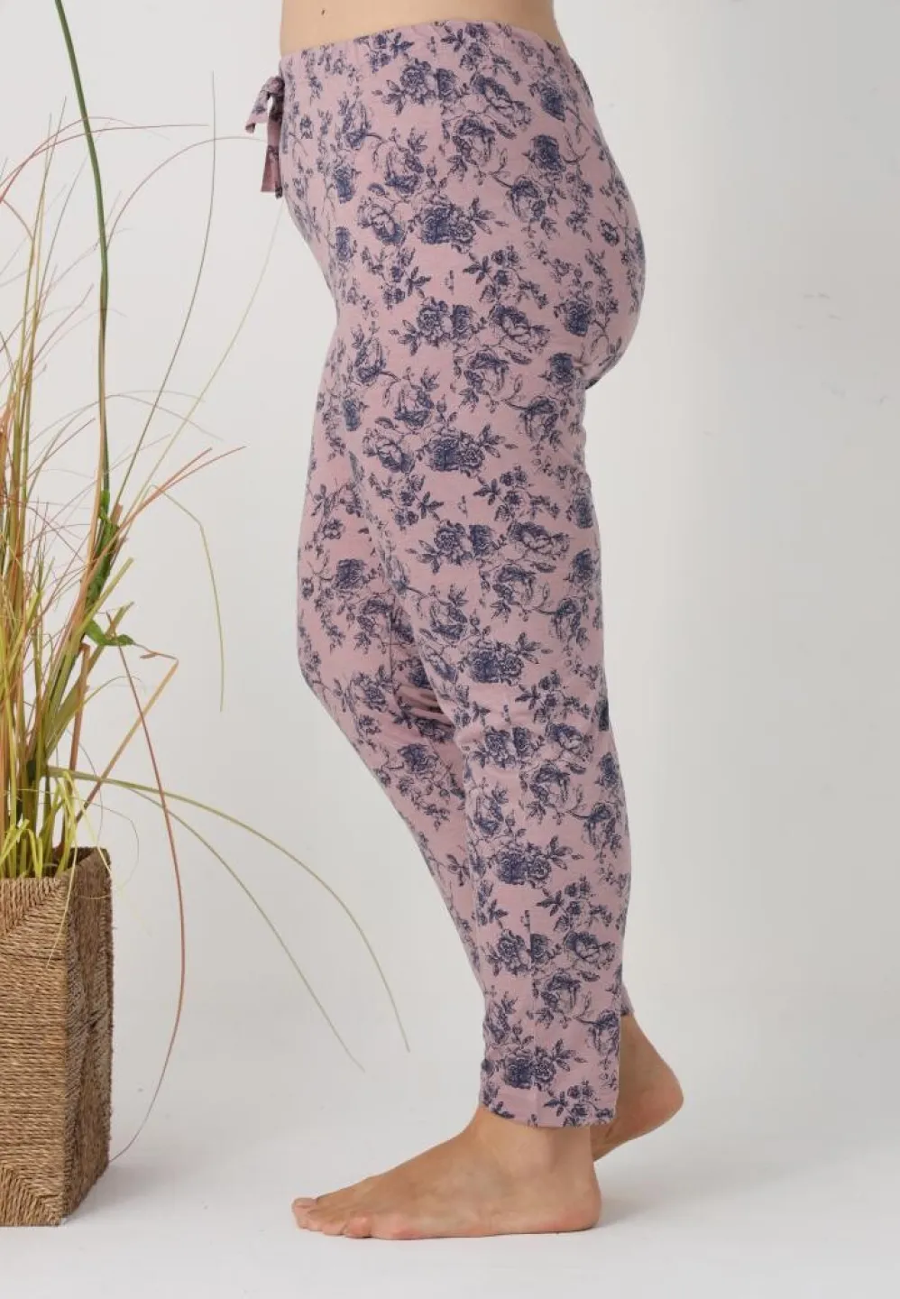 Pantaloni de pijama damă Big Size, roz cu flori albastre - 4