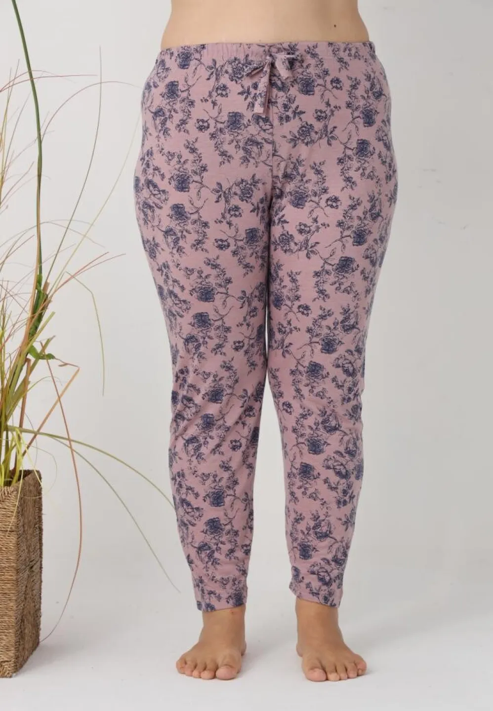 Pantaloni de pijama damă Big Size, roz cu flori albastre - 5