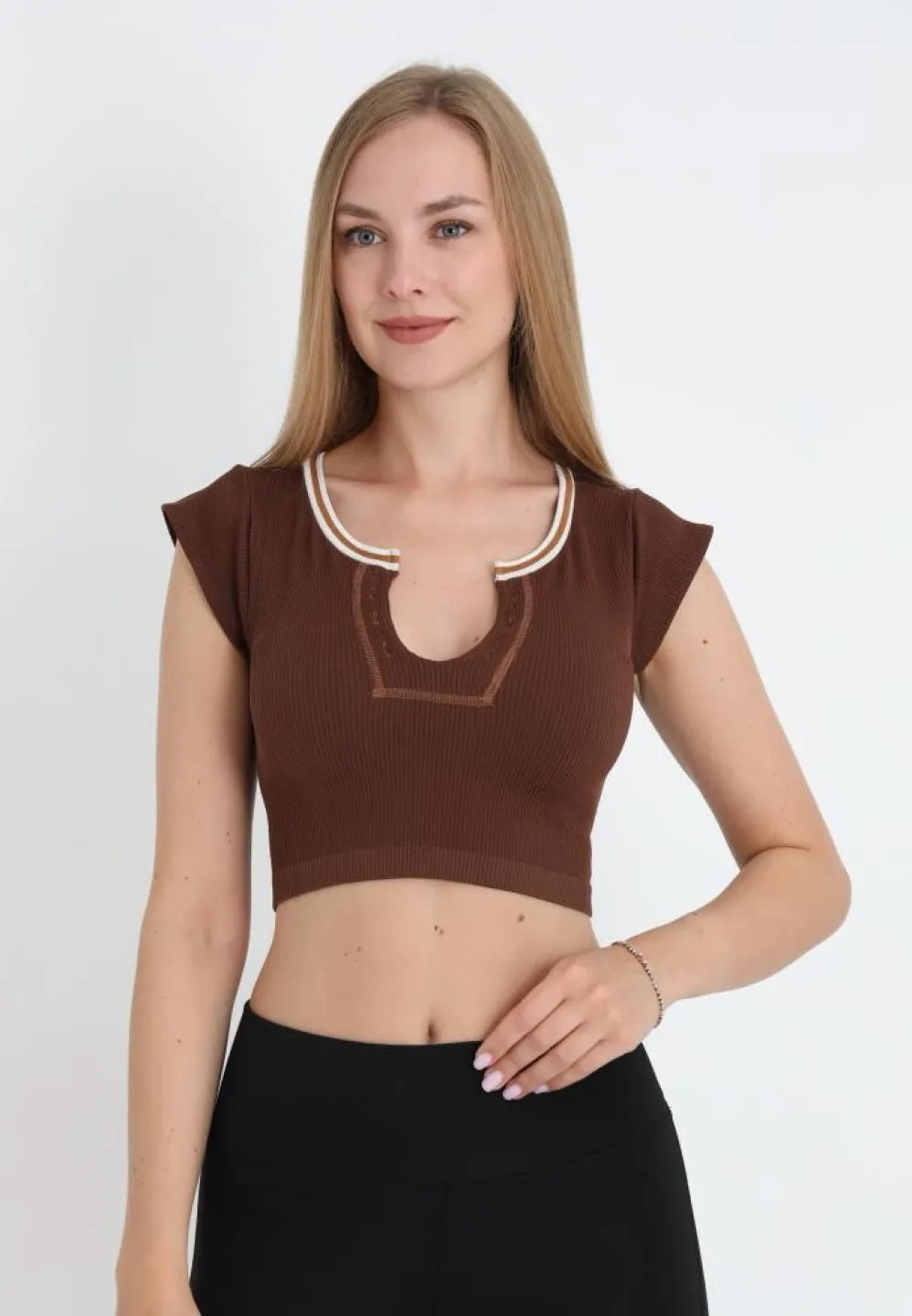 Tricou crop damă cu mânecă scurtă, maro - 3
