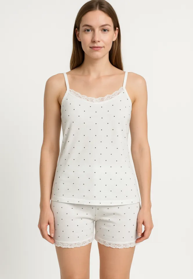 Pijama damă cu maiou cu bretele subțiri și dantelă + short lejer cu buline